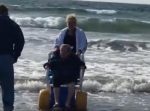 おばあちゃんが９０歳にして人生初の海！　その理由がとても素敵だった…！