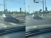 走行中の車のリアバンパーが壊滅状態。目撃したドライバーが教えてあげるも、そのまま走り去っていった件
