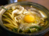 味噌煮込みうどん（sqmさん撮影、Flickrより）