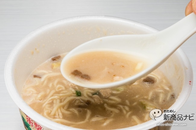 泡立つスーパーカップ豚骨醤油CR5_2619