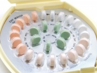 やっぱり怖い……。8割の女性がピルを「飲まない理由」とは