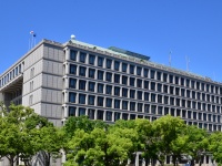 『女性従業員の裸』を【複数回盗撮】　市立中学校教師(26)懲戒免職　「カバンにスマホ」を仕込み…