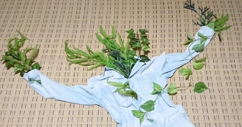 だらしない日常が、ホラー展開に　脱ぎ捨てた服にひと手間加えた結果にゾッとする