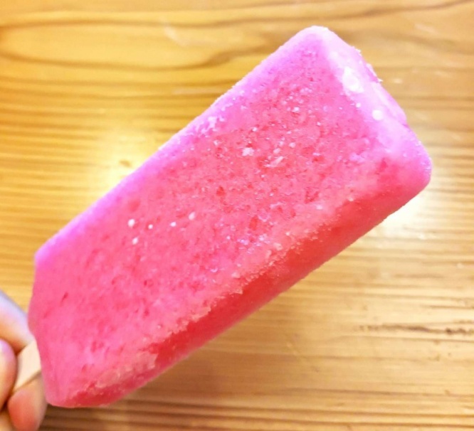 絶対もも味だよ、この色は。