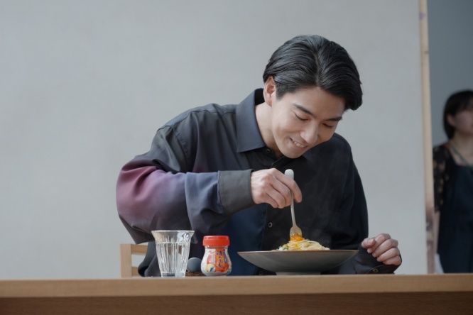 賀来賢人出演 『ほんだし®』新TVCM公開! 賀来は「僕が1日ひたすら食べるという非常に嬉しい仕事」