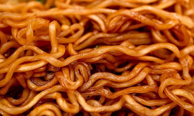 麺は味も食感もカップ麺とは異なる