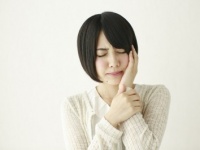 虫歯になりやすい女性のダメ習慣5つ「甘い飲み物が好き」「夜歯磨きをせず寝てしまう」