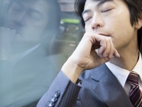 恥じらいを持てよっ!!　朝から気分悪くなる「電車内での女性のNG言動」6つ！