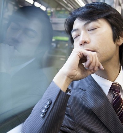 恥じらいを持てよっ!!　朝から気分悪くなる「電車内での女性のNG言動」6つ！