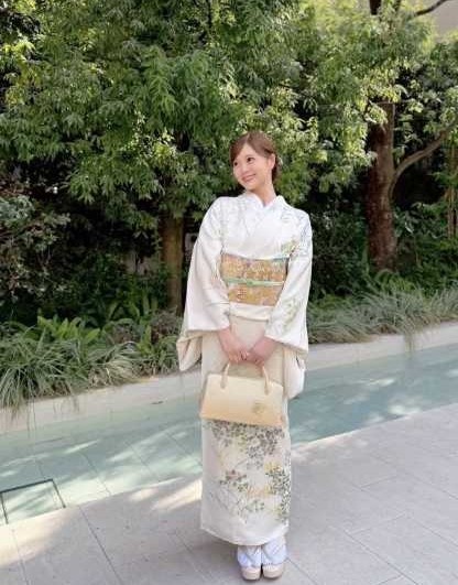 Instagram:白石麻衣(@m.shiraishi.official)より