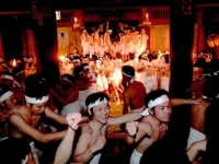 裸祭と聞くと血が騒ぐ（写真は「にいがた観光ナビ」より）