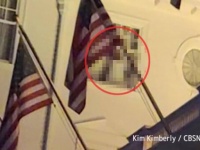 映画「シャイニング」の舞台となったホテルのゴーストツアーに参加していた女性がとらえた窓際の幽霊らしきもの