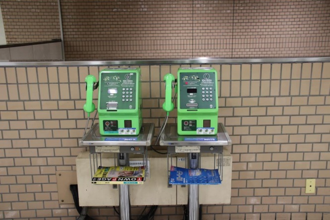 公衆電話が残っているのも80~90年代の名残だろうか