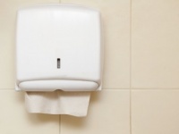どっちが人気？　職場のトイレで手を乾かすなら「エアータオル」or「ペーパータオル」