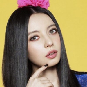 ベッキーと上戸彩に不仲説浮上 原因はmakidaiとの交際報道か 1ページ目 デイリーニュースオンライン