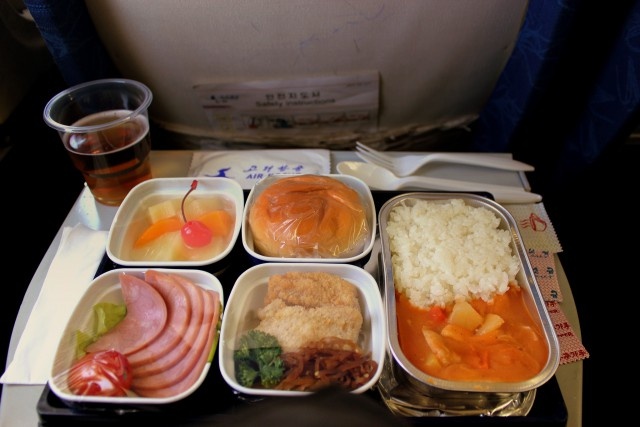 改善後のものと思われる高麗航空の機内食 ©calflier001