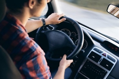 センス残念すぎっ！　「ダサい男性」が乗る車4パターン
