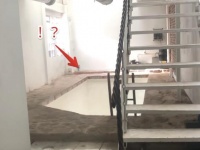 世界珍物件。部屋の真ん中にプールがある謎の家（アメリカ）