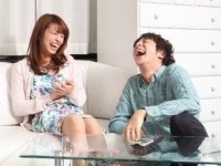 「笑うところがいっしょ」って彼女選びに重要!?　男子●●％⇒「重要じゃない」と回答