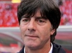 【閲覧注意】サッカー、ドイツ代表監督が試合中に自分のアソコの匂いを！？