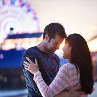 romantic couple near santa monica pier