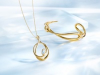 アクアマリンが主役！　柔らかなしずくをかたどった４℃の新作ジュエリーが登場