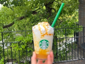 スタバ新作｜秋へ移ろう季節を楽しむ味わい♪『とろり蜜芋 紅はるか フラペチーノ®』