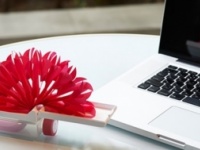 デスクに飾ってゆるっと加湿。電気不要のミニ加湿器