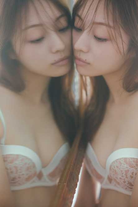 X:乃木坂46梅澤美波2nd写真集『透明な覚悟』公式より