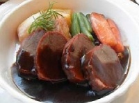 舞鶴の「カフェレスト フォレスト」で提供される京都鹿肉デミグラス煮込み