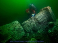 古代エジプトの失われた都市「ヘラクレイオン」の神殿の石柱や財宝が地中海で発見される
