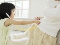 抱き合えば赤ちゃんができるの？　子どものころ、妊娠・出産について不思議に思っていたこと4つ