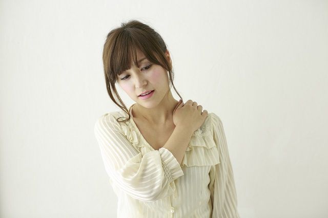 冷え性、肩こり、生理痛に貧血……女性が職場で起こしやすい病気と対策法
