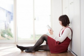 一長一短！　「内向的女子」のいいところと悪いところ5選