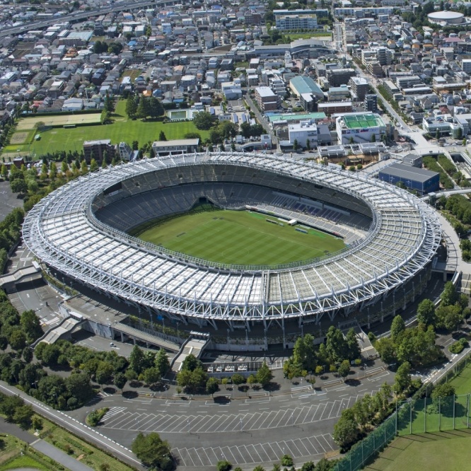 ミクシィがFC東京の経営権を取得へ、念願のスワローズ買収はどうなる？