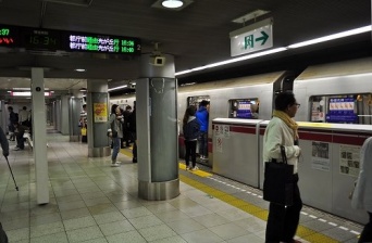 都営大江戸線が遅延（江戸村のとくぞうさん撮影, Wikimedia Commons