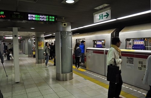 都営大江戸線が遅延（江戸村のとくぞうさん撮影, Wikimedia Commons