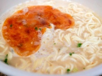 この本格濃厚スープはカップ麺のレベルを超えてる...　豚骨好きにこそ食べてほしい「焼豚ラーメン こってり豚骨推し」