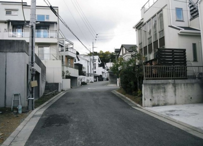 一つ隣でも、子供にとっては遠く......（画像はイメージ）
