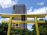 金神社のきんぴか鳥居（photoACより）