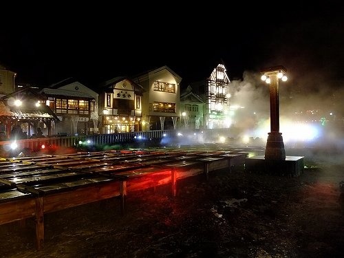 写真は草津温泉（掬茶さん撮影, Wikimedia Commons