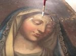 これがプロの技。絵画のキズ・汚れをリペアする作業の一部始終。
