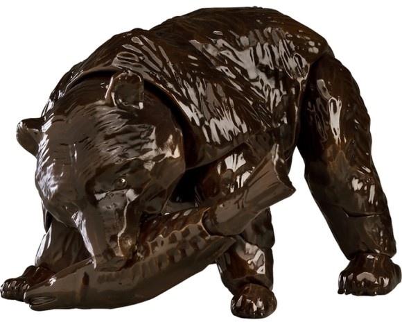 なぜこれを動かした...北海道みやげの定番「木彫りの熊」がまさかの可動式フィギュアとなって予約販売開始！