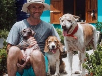 死の淵から這い上がった男性、野良犬たちの救出に人生を捧げることを決意