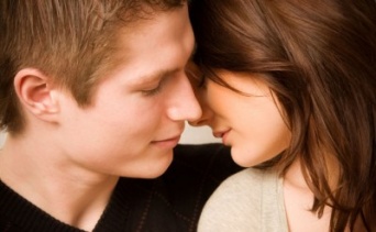 やん、大切にされている気がする……キスされるとうれしい体のパーツ3選
