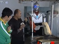 中国で見た目がアレにそっくりな「麺削りロボット」が登場、ひたすら削る姿がシュールすぎると話題に