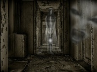 心霊体験は実在する。ただしその要因はほとんどが睡眠麻痺と頭内爆発音症候群に起因すると心理学者