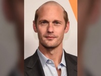 ファン衝撃！イケメン俳優アレクサンダー・スカルスガルドがハゲ頭に