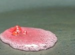 とにかく燃やせ！　アメやチョコをフライパンで加熱実験する動画が話題