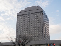 生徒用充電器『207個』盗む　県立高校教諭(62)懲戒免職　教諭は「コンサートに行き過ぎて生活が苦しかった…」